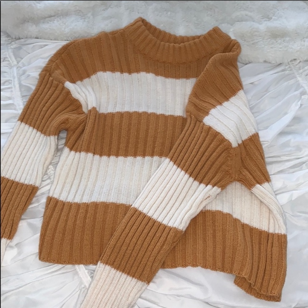 American Eagle 🌸 XS Striped Crew Neck Sweater 🌸